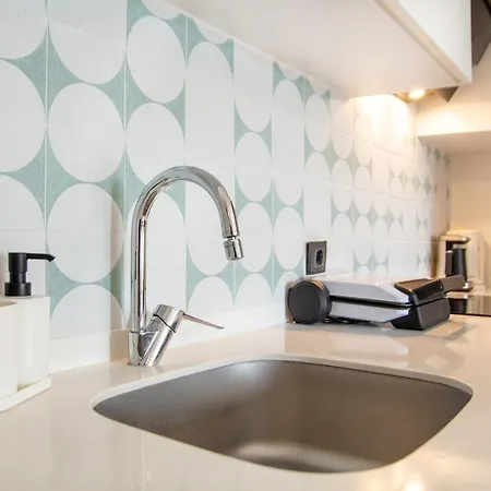 Gorgeous With Pool And Balcony In Izmir Daire